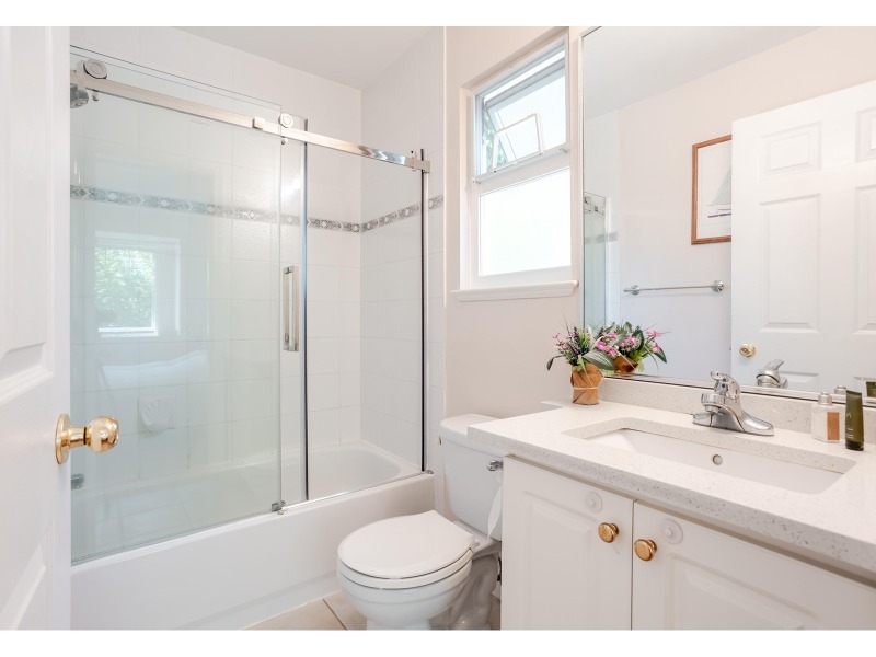 250707161901_surrey bathroom 2.jpg